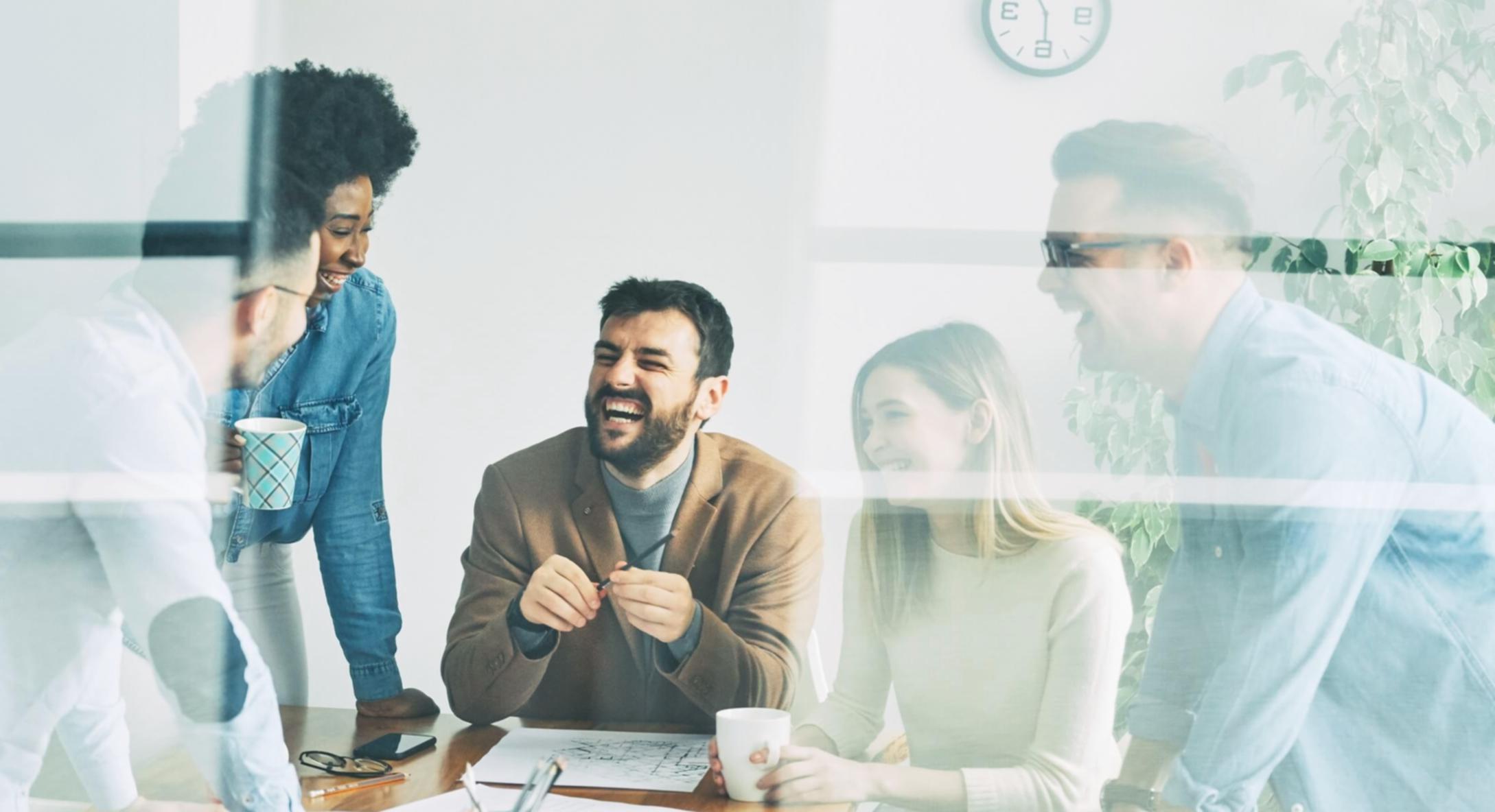 Postazione di studio remoto ben organizzata con connessione stabile